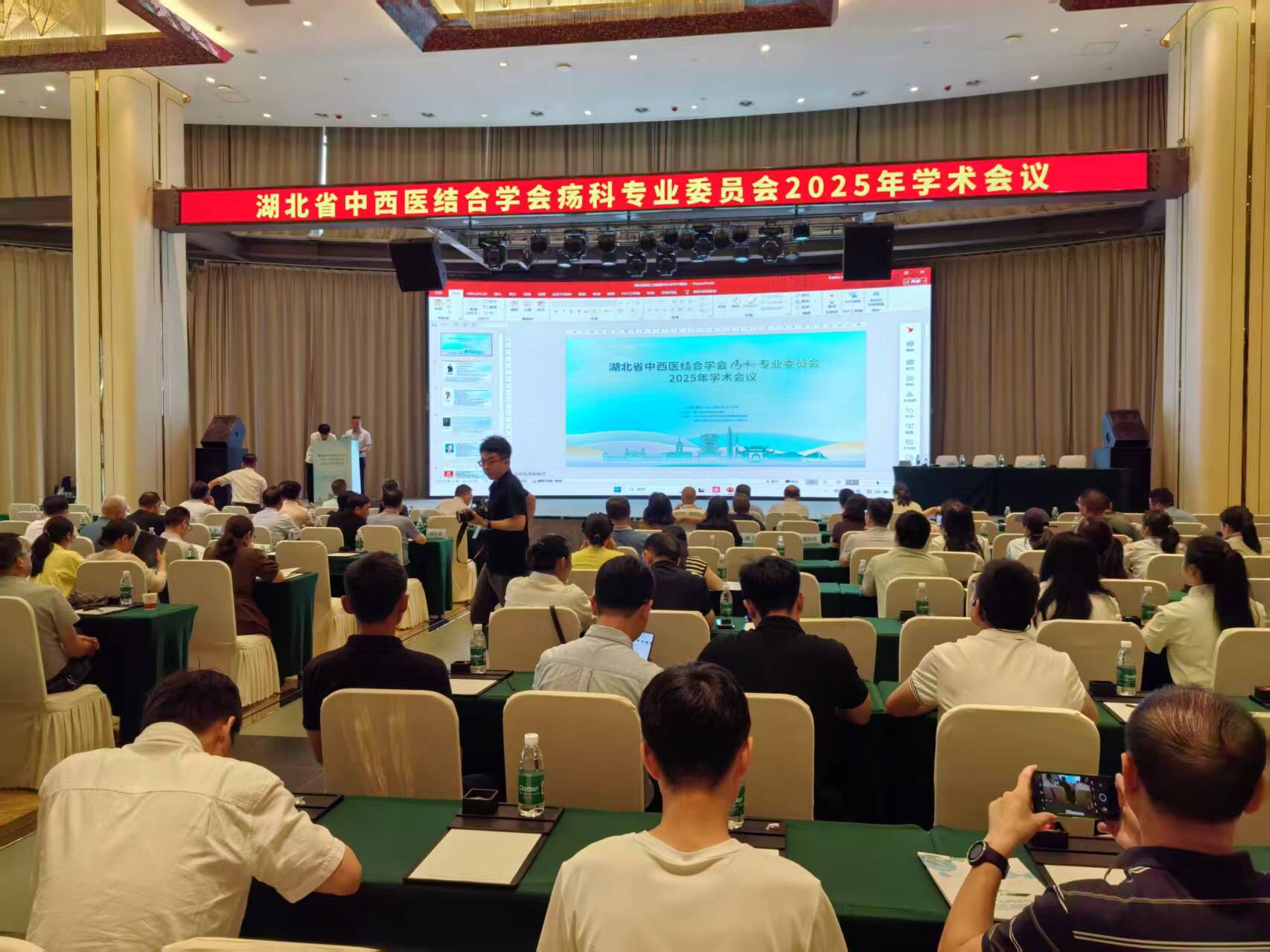 萊沃醫療‖湖北省中西醫結合學會瘍科專業委員會2025年學術會議，共探糖尿病足與慢性創面修復新未來